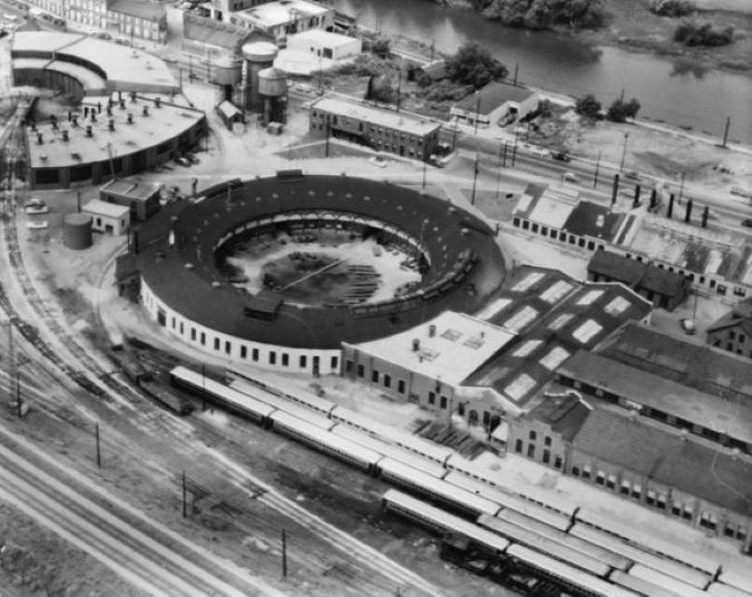 Aurora&rsquo;s shops and roundhouses near the Eola Yard 