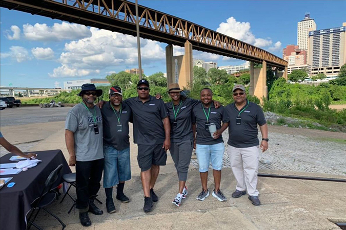 Members of BNSF&rsquo;s Memphis Diversity Council volunteering along the Mississippi River harbor.