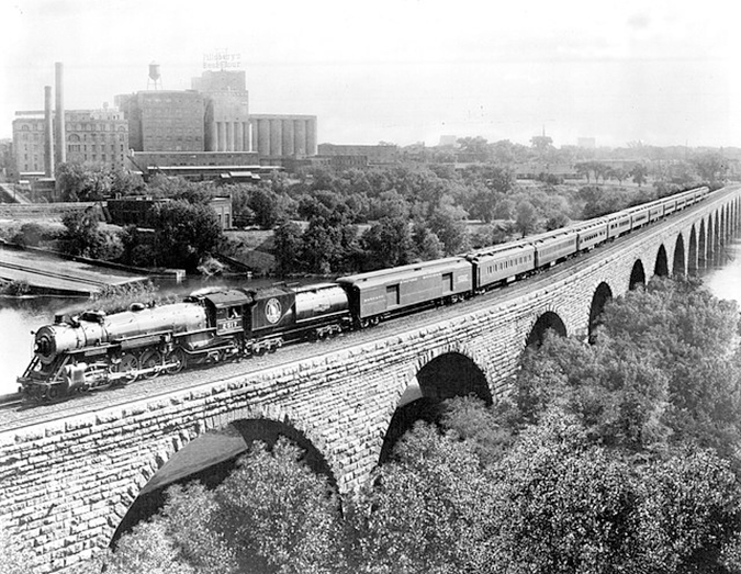 Great Northern&rsquo;s Empire Builder crossing the stone arch bridge in Minneapolis, Minnesota, in 1929.