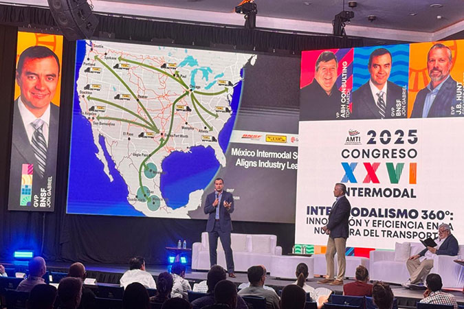 BNSF Group Vice President of Consumer Products Jon Gabriel, left, introduces Quantum de México to customers with J.B. Hunt EVP of Sales and Marketing Spencer Frazier at Congreso Intermodal AMTI 2025 in Nuevo Vallarta, Mexico.