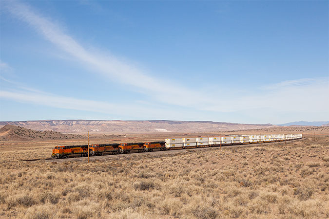 Intermodal train on BNSF&rsquo;s important Southern Transcon route