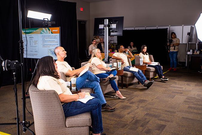 Judges Kalisha Holland, chief diversity & inclusion officer; David Smat, general director, Environmental Operations & Engineering; Christy Thomas, assistant vice president, Technology Services; Vipin Kohale, director, Technology Services; and Farah Lawler, vice president, Industrial Products, watch a team&rsquo;s presentation.